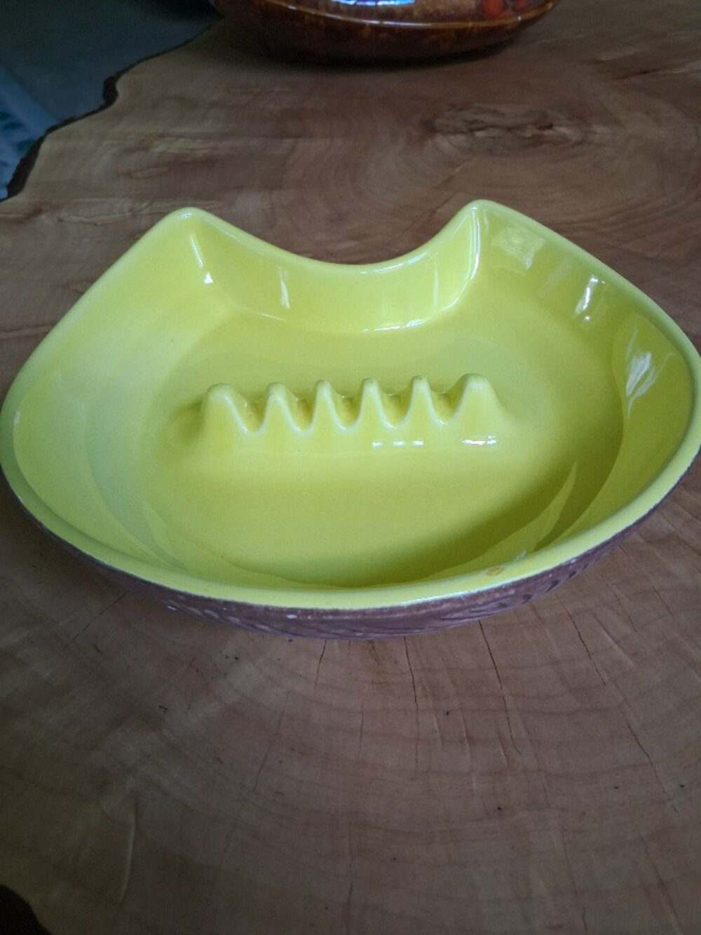 Vintage USA Pottery 7009 Crescent Ashtray – Sunny Yellow Mid‑Century Modern